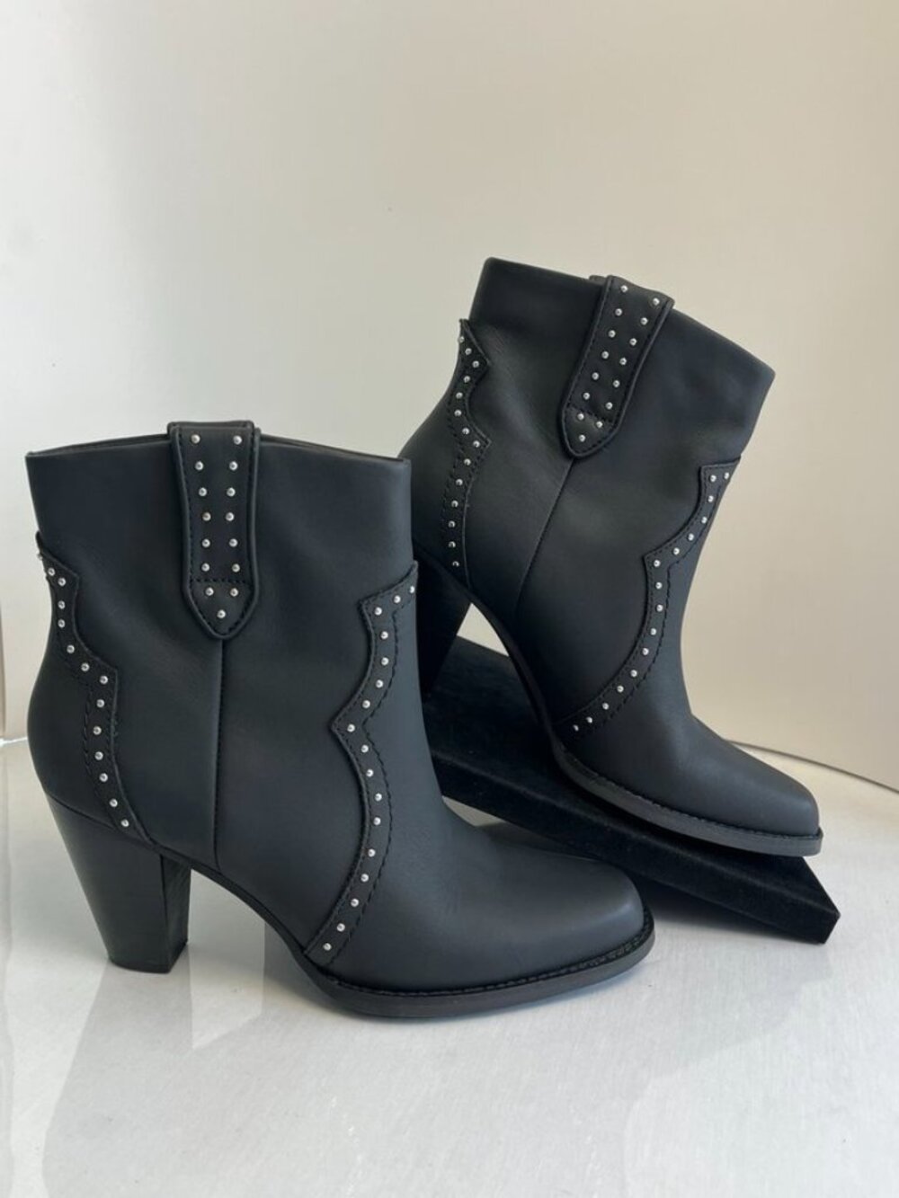 Aerosoles Lazu Studded Western Ankle Boots Black Leather 6.5